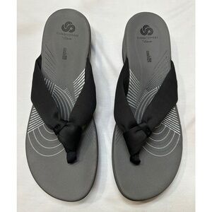 NWOT Clarks Black and Gray Sporty Sandals